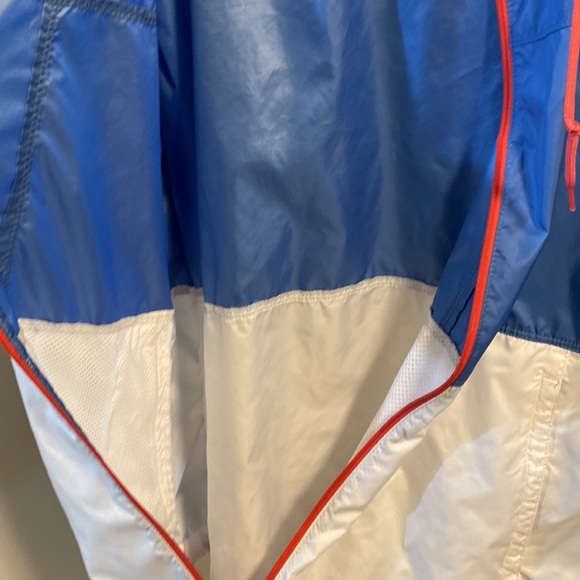 Columbia windbreaker in women’s size large - Picture 9 of 10